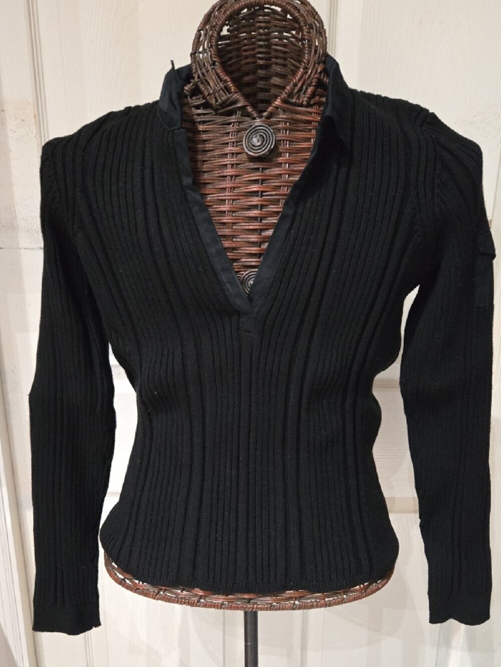 Liz Claiborne Black Ribbed V-Neck Sweater with Satin Trim-Size XL - Picture 4 of 12